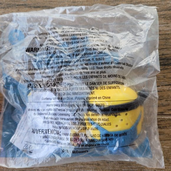 2015 McDonalds Happy Meal Despicable Me Minions #2 Talking Bob & Monster High #6 - Picture 6 of 6